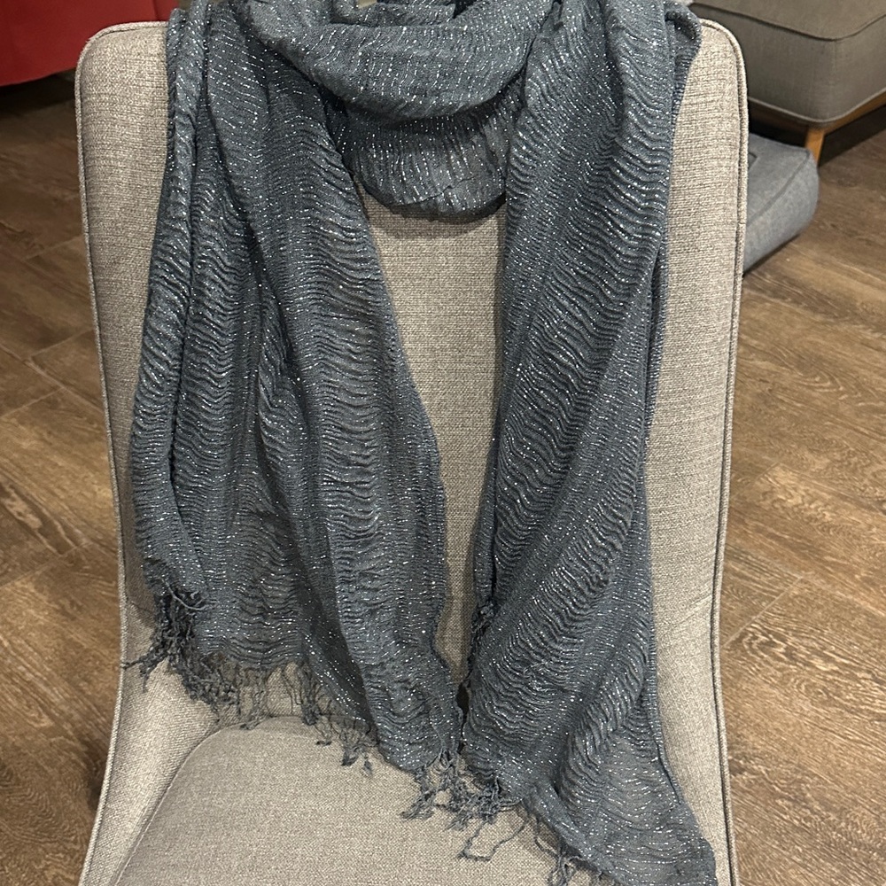 Elegant Gray Textured Scarf